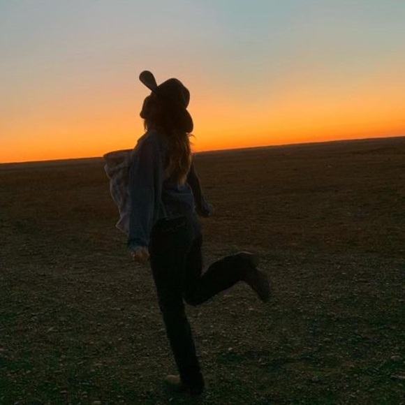 Meet your Posher, Eden - Picture 1 of 1